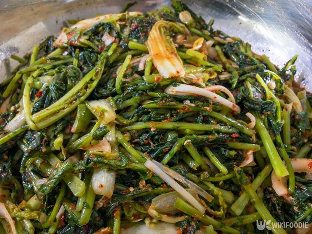 열무김치. / ACLJ-shutterstock.com