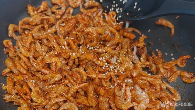 건새우 볶는 자료 사진. / 위키푸디