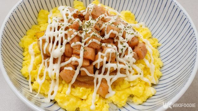 스팸계란덮밥 자료 사진. / 위키푸디