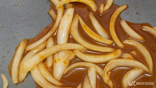 양파를 볶는 자료 사진. / 위키푸디