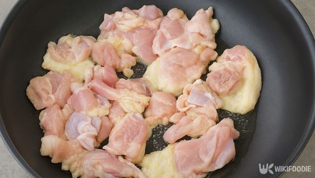 닭 굽는 자료 사진. / 위키푸디