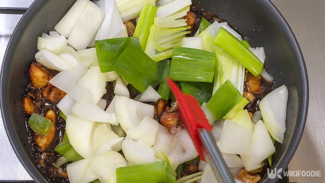 찜닭 만드는 자료 사진. / 위키푸디