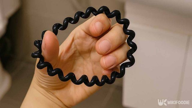 늘어난 머리끈 사진. / 위키푸디