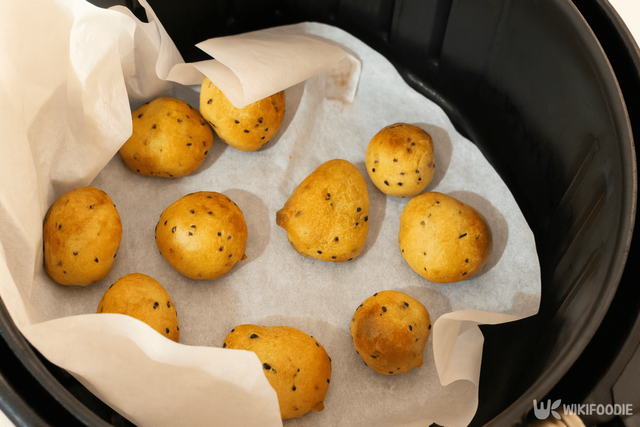 고구마 깨찰빵 자료 사진. / 위키푸디