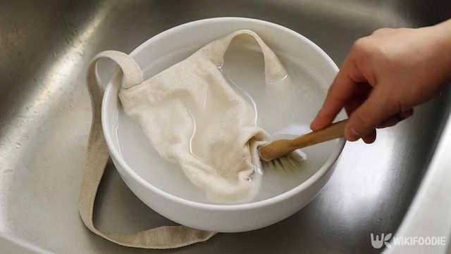 텀블러 캐리어를 세척하는 사진. / 위키푸디