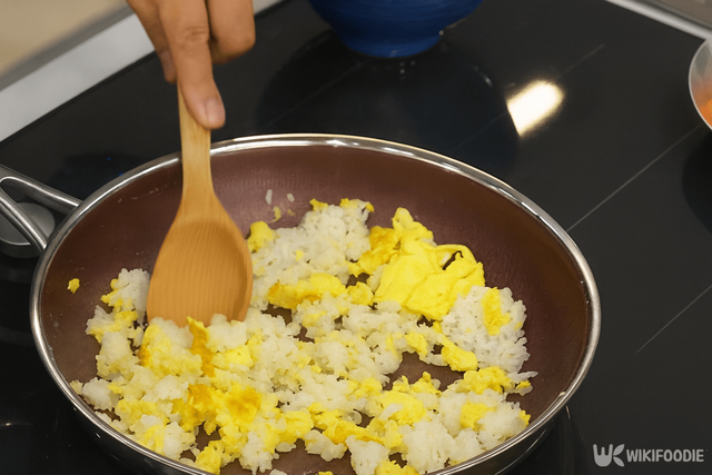 중화 오므라이스 만드는 자료 사진. / 위키푸디