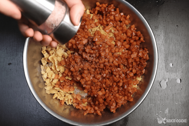 오는정 김밥 만드는 자료 사진. / 위키푸디