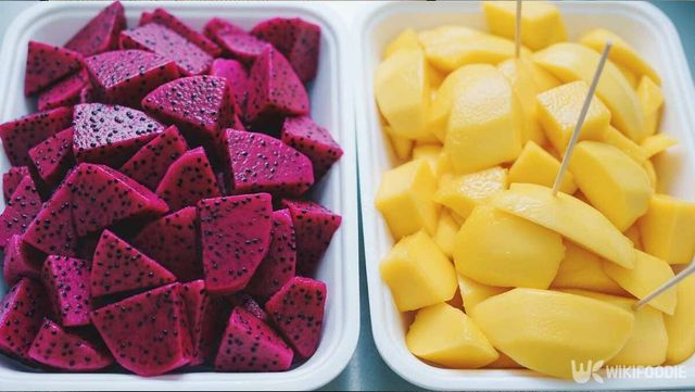 용과와 망고를 썰어둔 사진. / 위키푸디