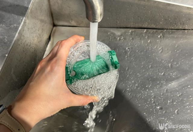 뚜껑을 분리 세척하는 모습 / 위키푸디