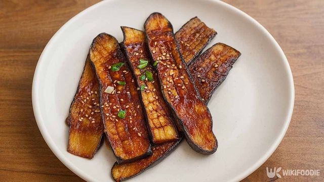 가지 고추장구이 위에 쪽파 고명을 얹은 사진. / 위키푸디