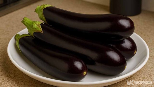 표면에 광택이 도는 가지 사진. / 위키푸디