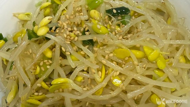 콩나물무침 사진. / 위키푸디