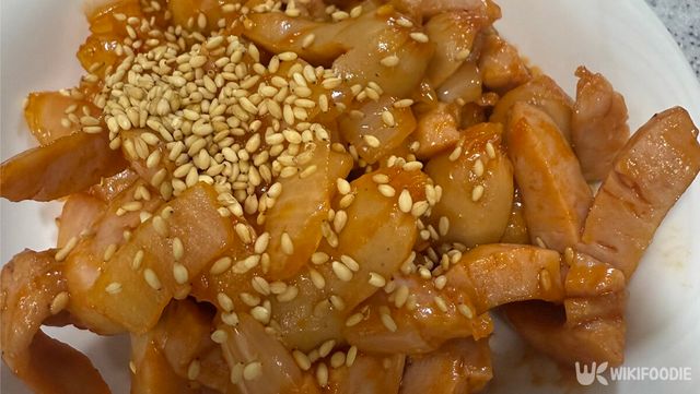 소시지 야채볶음 사진. / 위키푸디