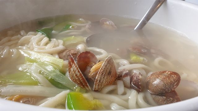 바지락 칼국수 자료 사진. / 위키푸디