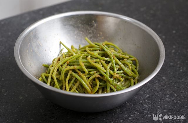 된장에 버무린 고구마순 사진. / 위키푸디