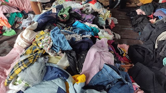 헌옷 자료 사진. / notabunny-shutterstock.com
