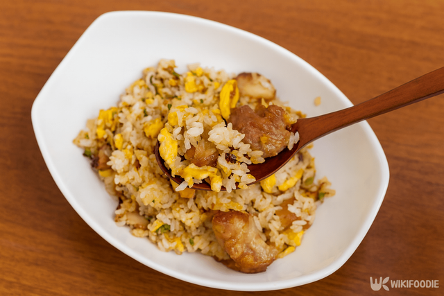 치킨 볶음밥 자료 사진. / 위키푸디