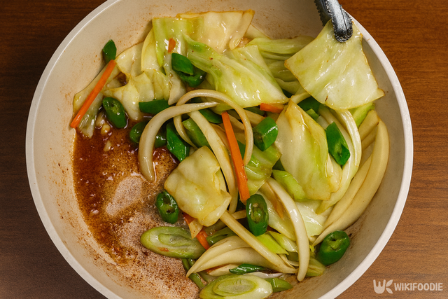 오징어불고기 만드는 자료 사진. / 위키푸디