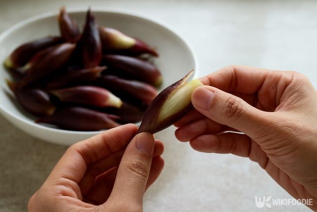 양하 손질하는 사진 ./ 위키푸디