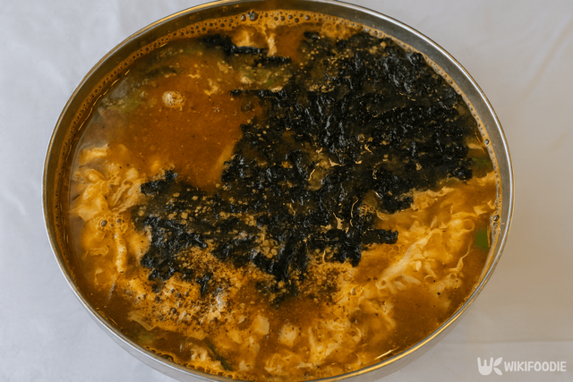 굴칼국수 자료 사진. / 위키푸디