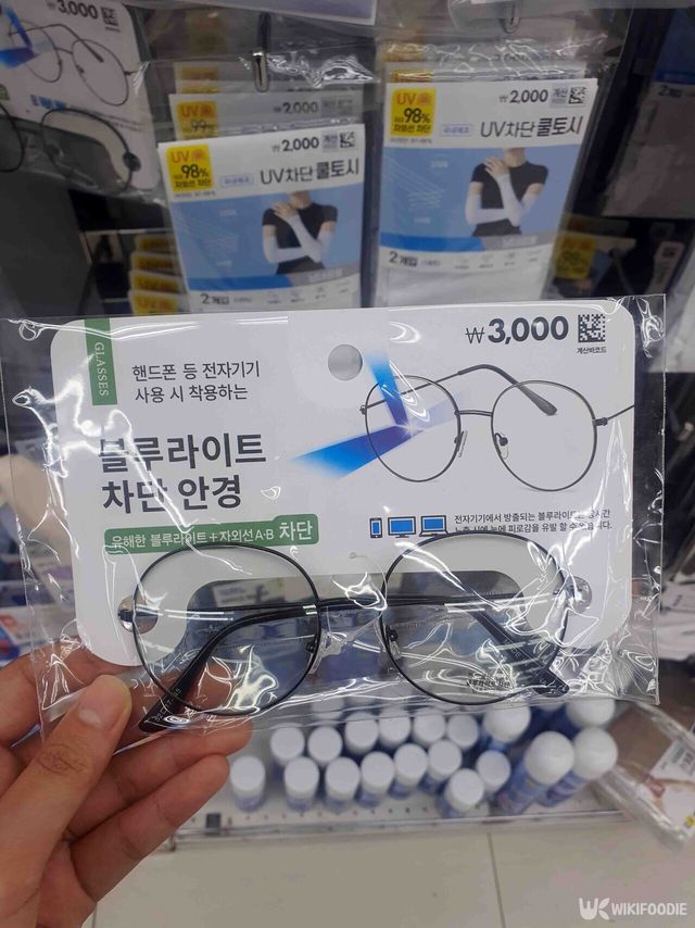 블루라이트 차단 안경 사진. / 위키푸디