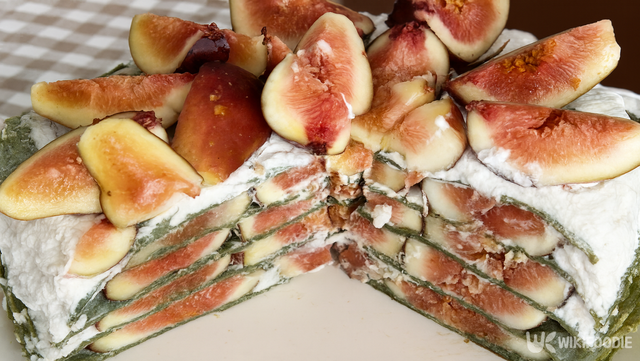 무화과 크레이프 케이크 자료 사진. / 위키푸디