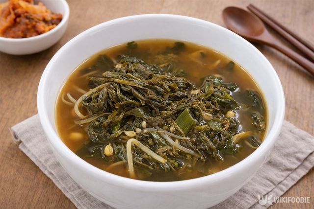 대한에 즐겨 먹은 시래기국의 모습이다. / 위키푸디