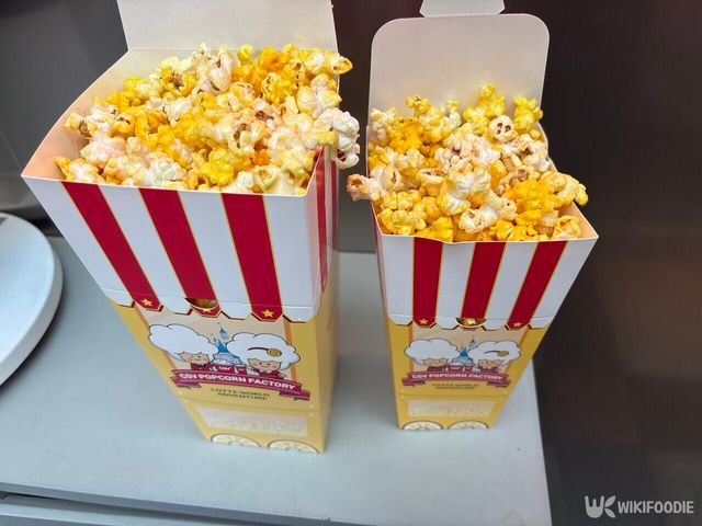 치즈 팝콘이 패키지에 담겨 있다. / 위키푸디