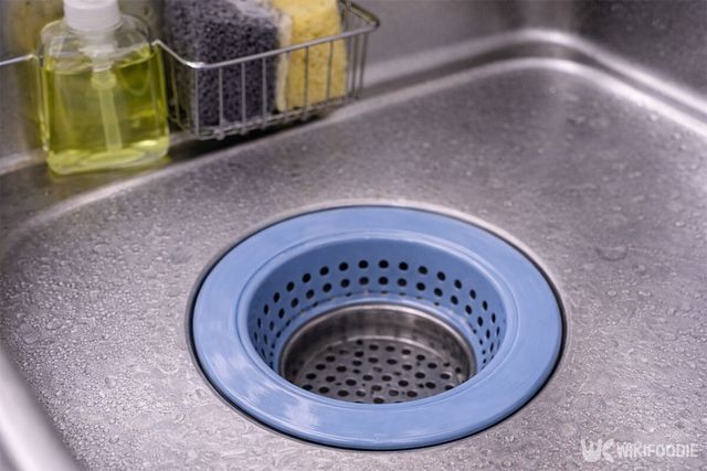 말끔히 정돈된 싱크대 배수구의 모습이다. / 위키푸디