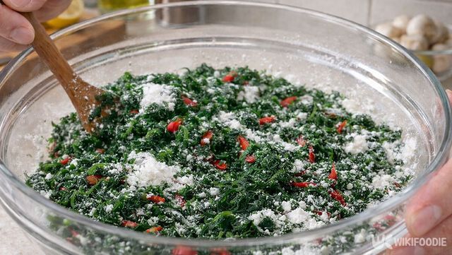 매생이와 부침가루를 섞고 있다. / 위키푸디