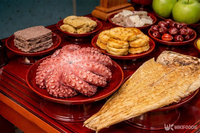 제삿상에 올려진 문어의 모습이다. / 위키푸디