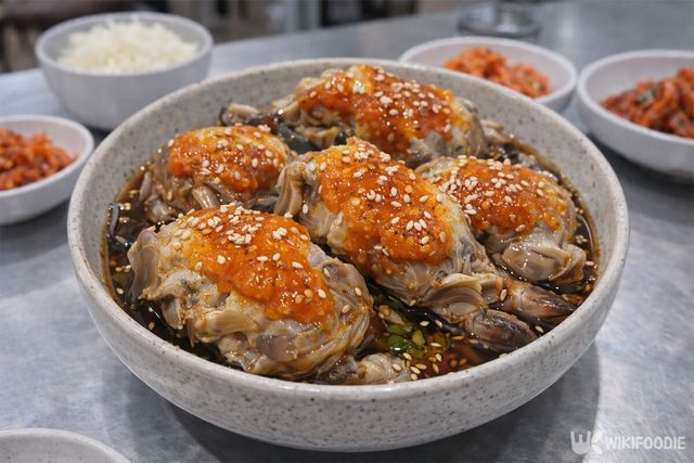 꽃돌 게장 1번가의 꽃게 정식 사진. / 위키푸디