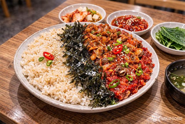 비빔 상회의 꼬막 육회 비빔밥. / 위키푸디