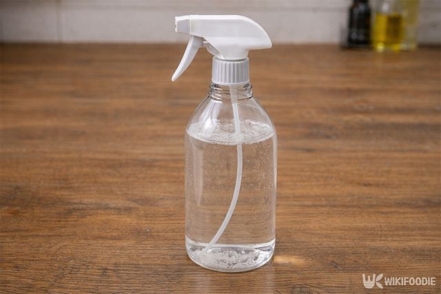 세정액이 담긴 분무기 모습. / 위키푸디