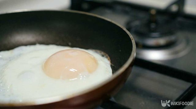 계란후라이 반숙. / 위키푸디