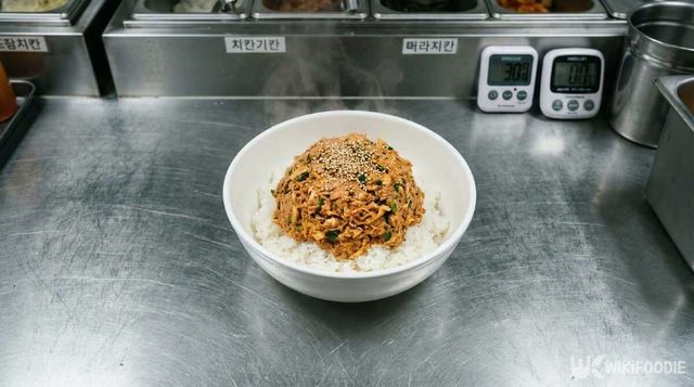 밥에 섞은 극락 캔참치. / 위키푸디