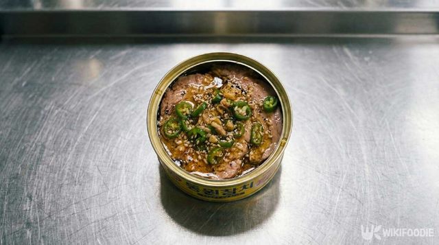 참기름을 넣은 캔참치. / 위키푸디