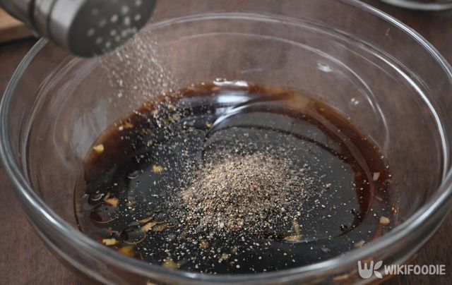 간장 올리고당 1대1 양념장 만드는 모습 자료 사진. / 위키푸디