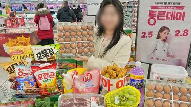 롯데마트 매장에서 설 맞이 통큰데이 행사 상품들이 진열돼 있다.&nbsp;/ 롯데마트 제공