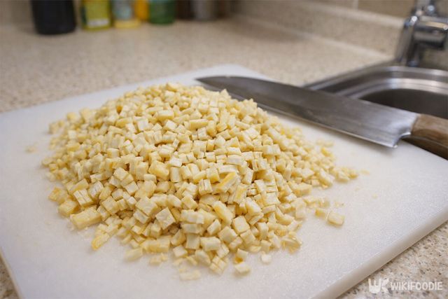 어묵을 잘게 다진 모습이다. / 위키푸디