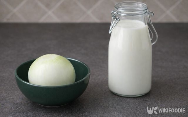 양파 우유에 사용되는 기본 재료들이다. / 위키푸디