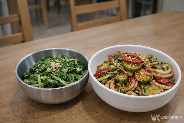 미나리나물과 오이무침 사진. / 위키푸디