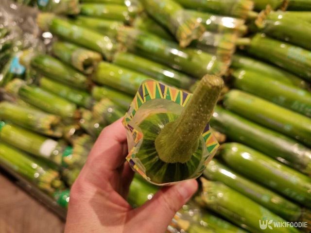 애호박에 비닐 옷이 씌어져 있다. / 위키푸디