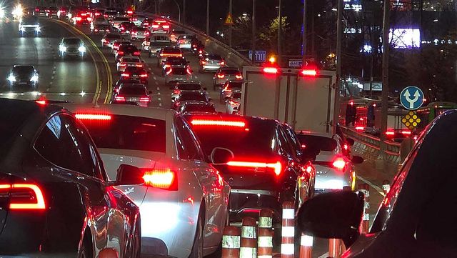 차 도로. / KIBOK RHEE-shutterstock.com