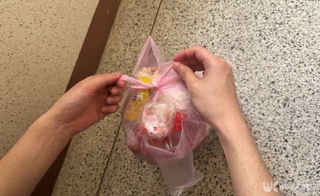 단단히 묶인 종량제봉투.