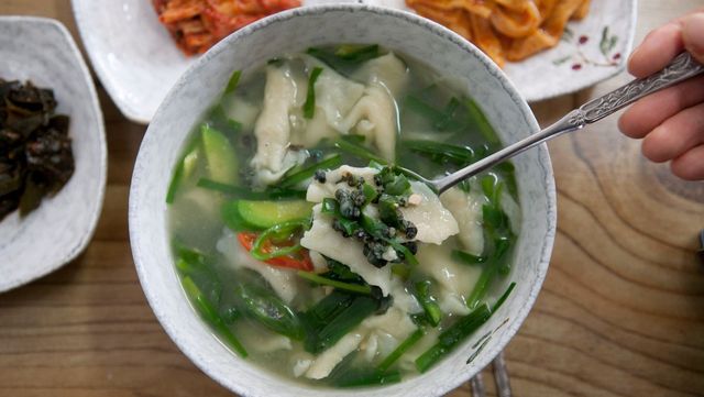 travel_writer_min-shutterstock.com