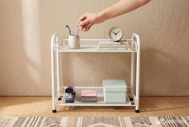 기사 이해를 돕기 위한 철제 선반 AI 사진.