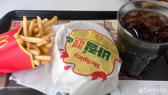 베토디 바질 크림치즈 버거 자료 사진. / 위키푸디