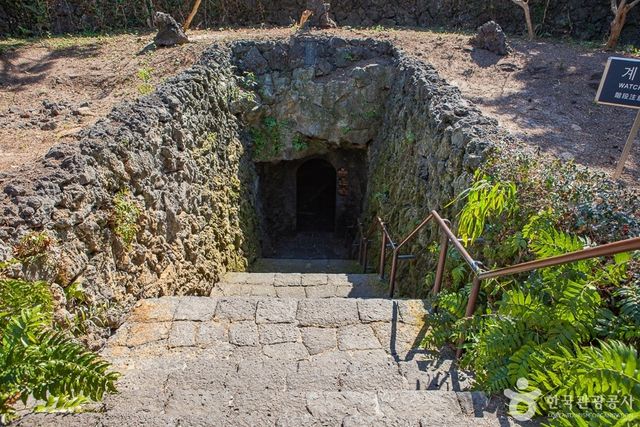 협재굴 입구 사진. / 한국관광공사