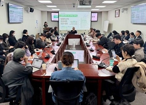 나프타 위기 속 드러난 한계, 탈플라스틱 종합대책 보완 방향 국회토론회 현장이다. / 그린피스 제공